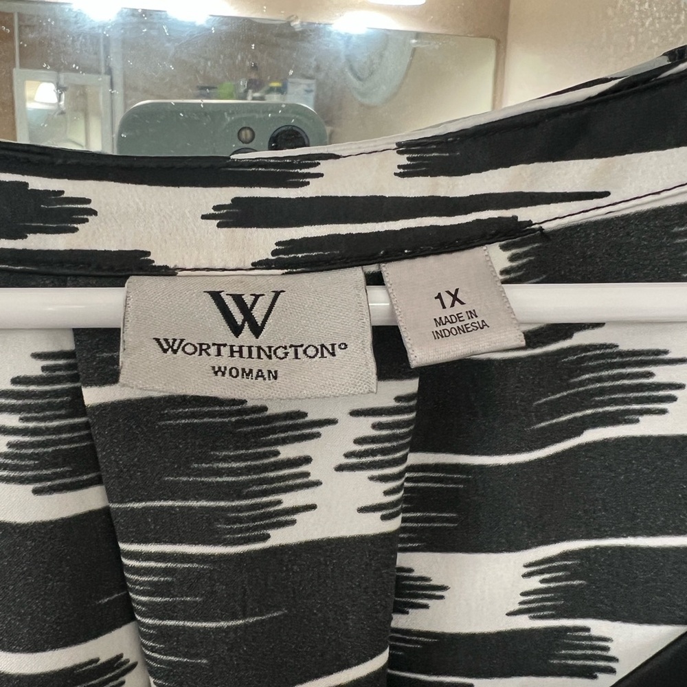 Worthington Black and White Patterned Blouse - Picture 2 of 3